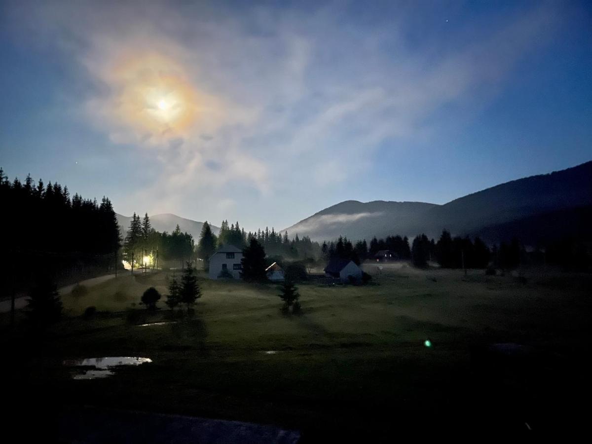 Vedmid Hotell Myslovka Exteriör bild